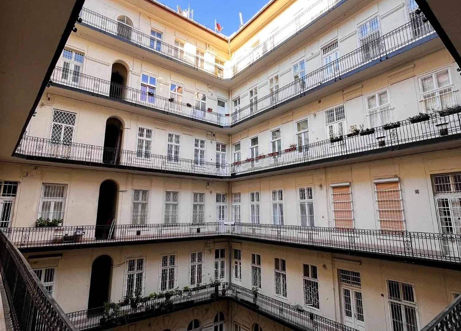 Budapest Center Apartment Krt2